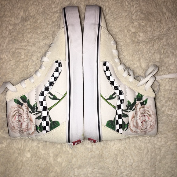 Vans - Picture 3 of 8